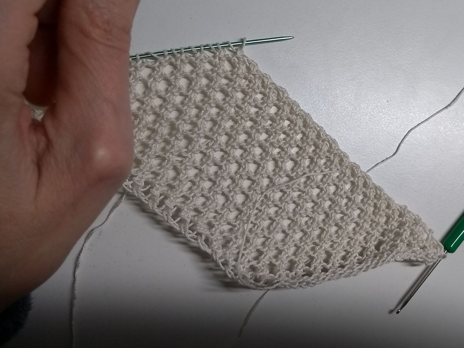 Blog-Inhaltsbild für 'Osterei mit Lochmusterüberzug'